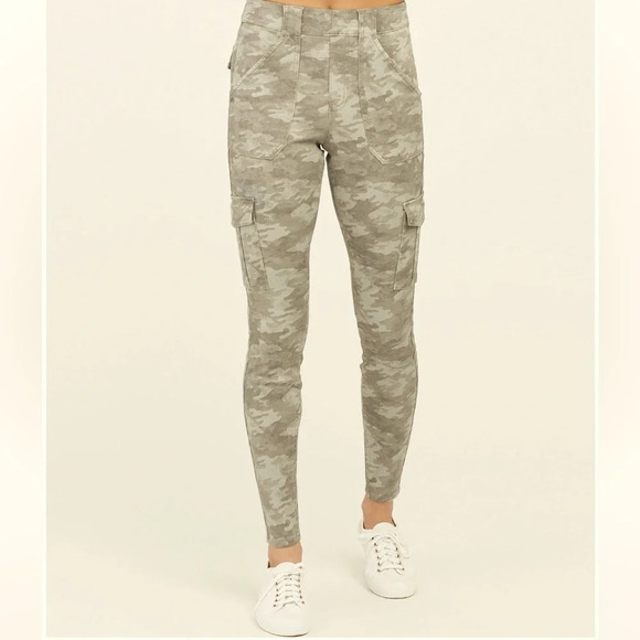 SPANX Stretch Twill Ankle Cargo Pant in Stone Wash Camo Size X-Small Tall - Picture 2 of 12